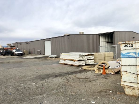 4361 Caterpillar Rd, Redding, CA 96003